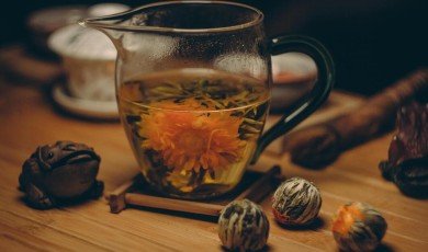 (Spanish Article) Entre Hojas y Serenidad: El Arte de la Relajación en Infusión